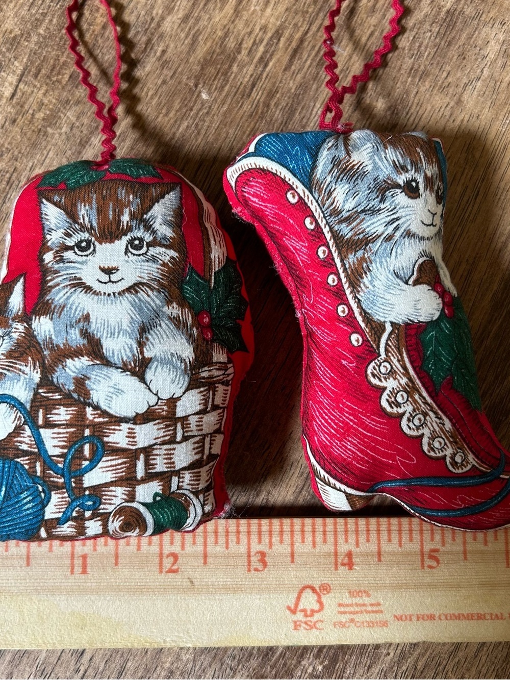 Vtg 80s Lot of 2 Cat Stuffed Fabric Christmas Ornaments Kitten Kitsch Handmade - Picture 5 of 6